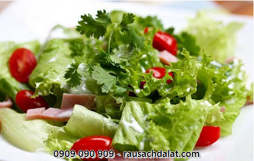 Làm salad trộn không mất nhiều thời gian